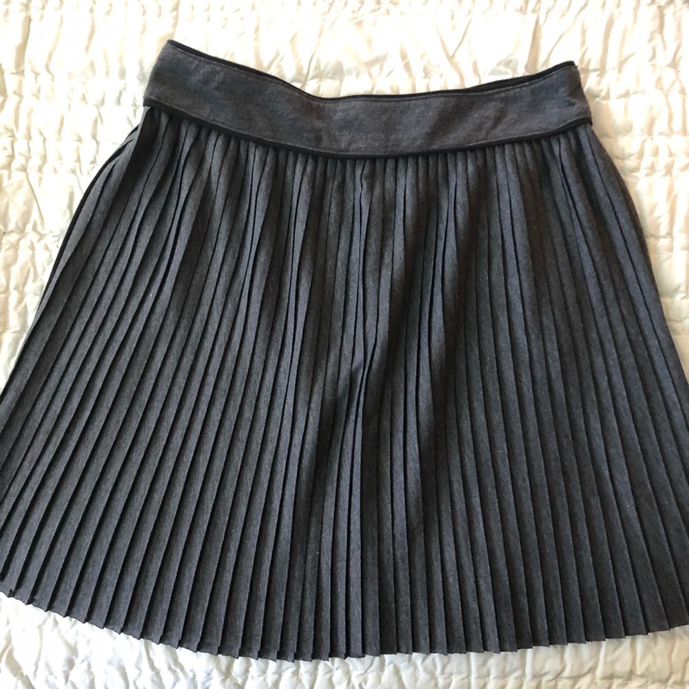 Grey pleated skirt.